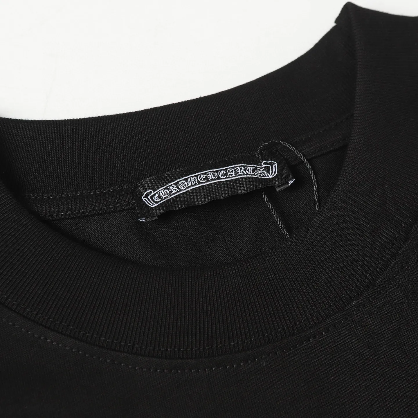 🅿️170 Chrome hearte/Chrome heart ch 25ss early spring Sanskrit horseshoe print short-sleeved T-shirt. A must-have item for daily commuting for men and women in light luxury. The correct version is welcome to compare. Detailed features: ·280g 100% cotton double yarn jersey fabric. ·Custom-dyed in the same cylinder, special thickened 32 pieces double-strand 1x1 thread. ·Double-needle cross-stitch technology. ·Original main mark washed tag. Color: black white. Size: XS-L